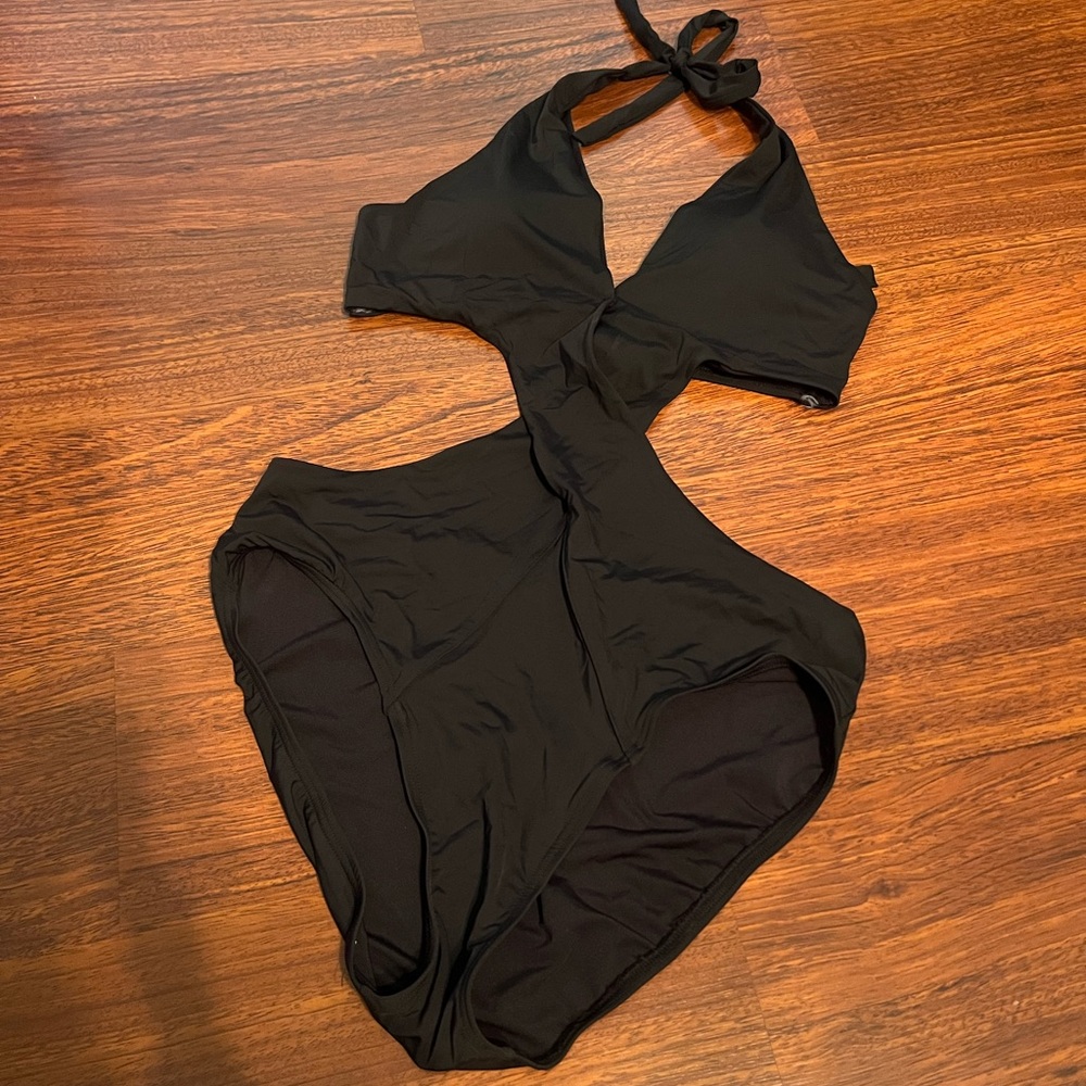 🎉 Black Halter Cutout Swimsuit
